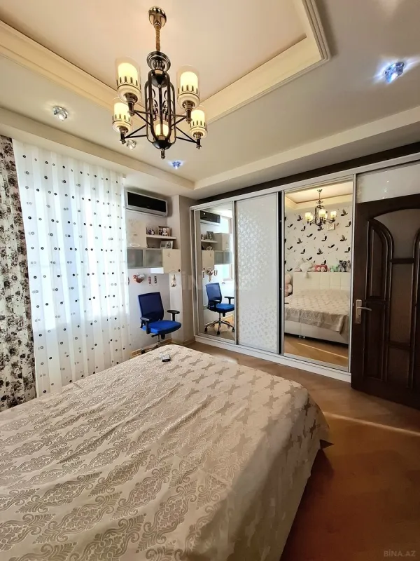 Satılır 4 otaqlı mənzil 177 m²