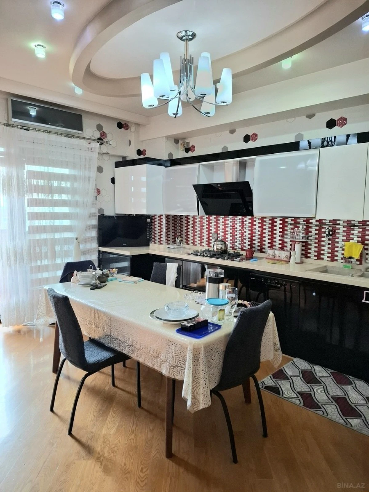 Satılır 4 otaqlı mənzil 177 m²