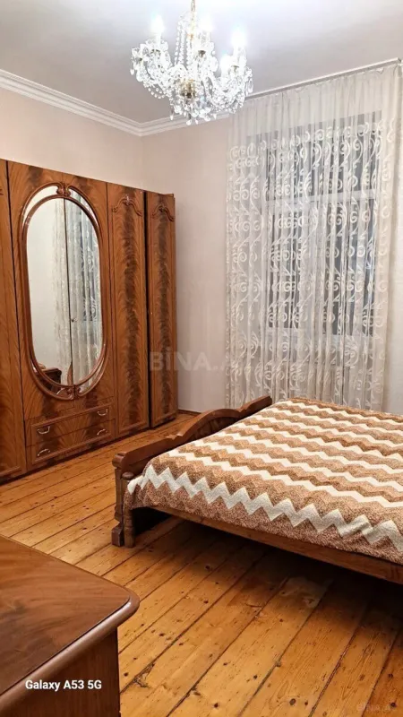 Kirayə verilir 2 otaqlı mənzil 60 m²