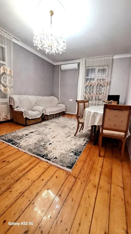 Kirayə verilir 2 otaqlı mənzil 60 m²