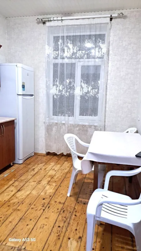 Kirayə verilir 2 otaqlı mənzil 60 m²