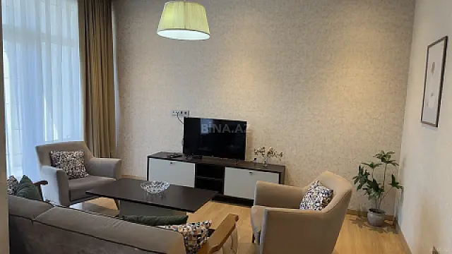 Kirayə verilir 2 otaqlı mənzil 101.3 m²