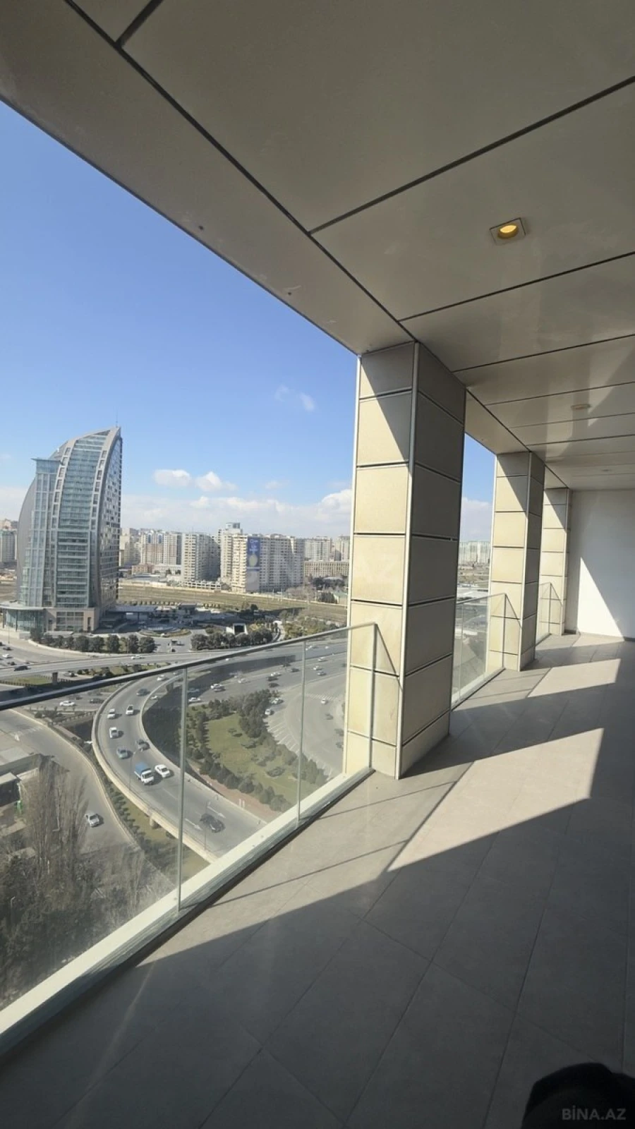 Kirayə verilir 2 otaqlı mənzil 101.3 m²