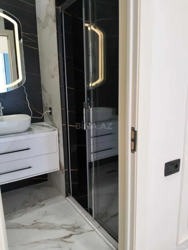 Satılır 3 otaqlı mənzil 132 m²