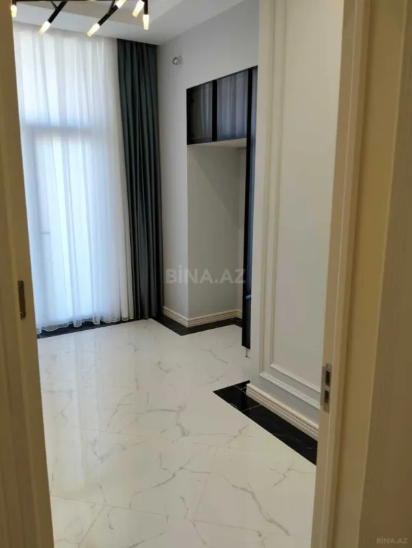 Satılır 3 otaqlı mənzil 132 m²