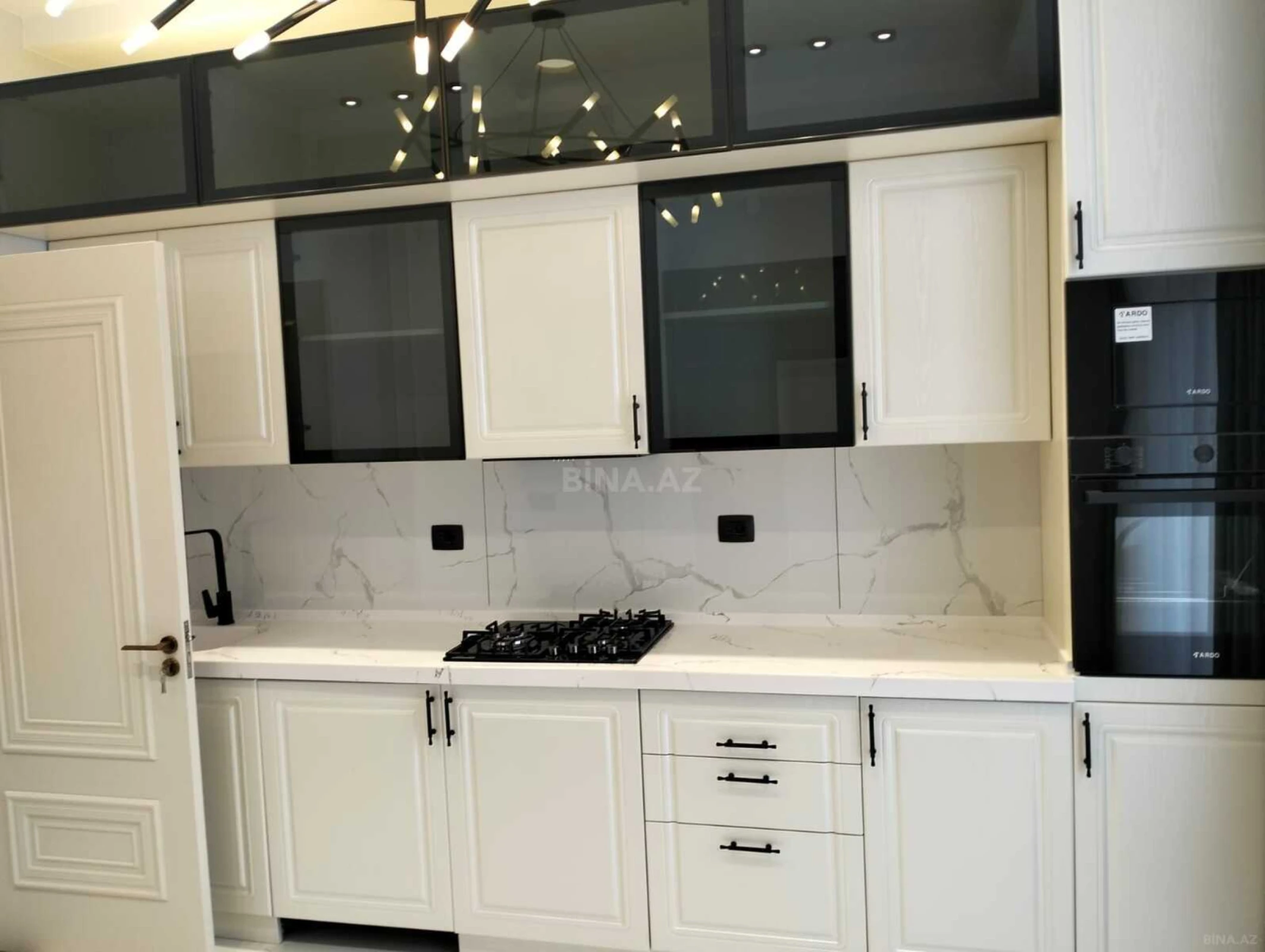 Satılır 3 otaqlı mənzil 132 m²