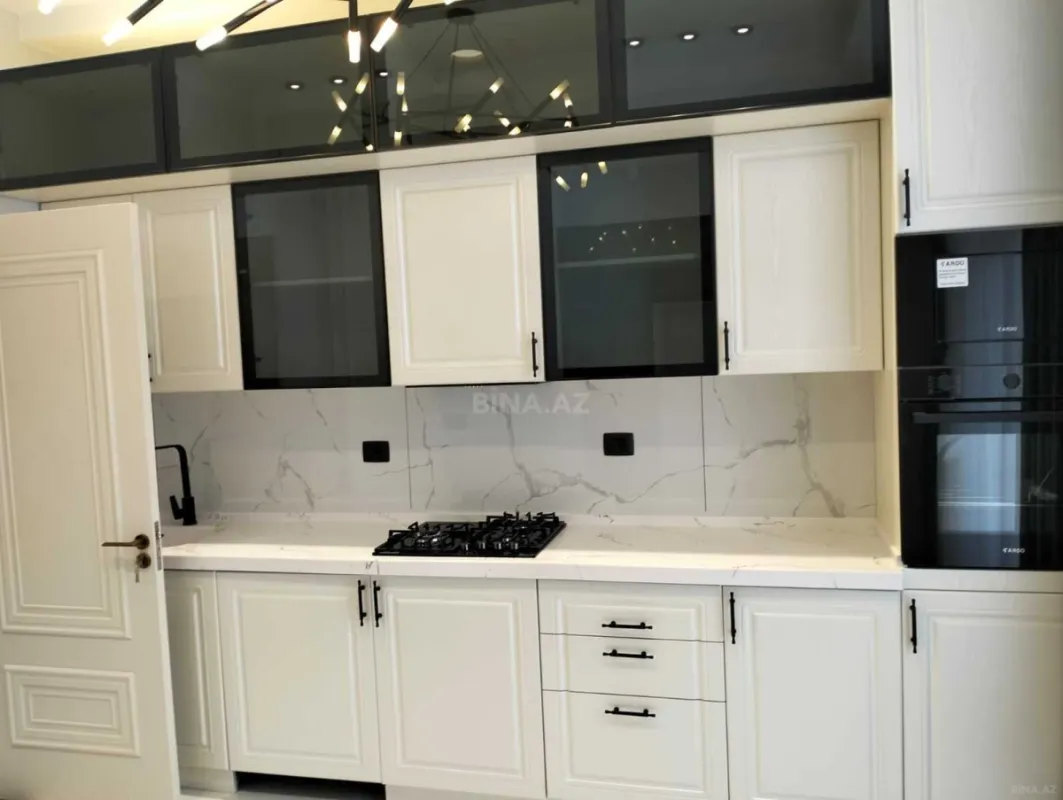 Satılır 3 otaqlı mənzil 132 m²