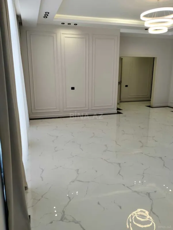 Satılır 3 otaqlı mənzil 132 m²