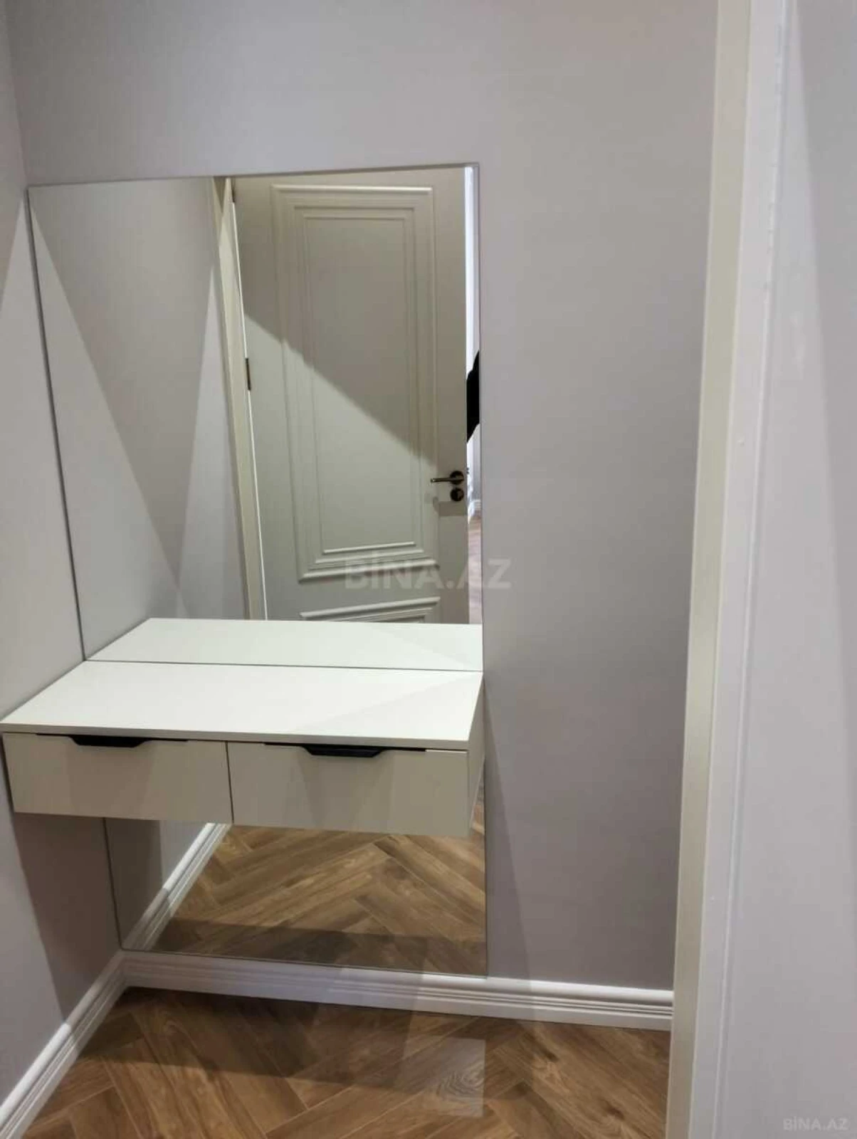 Satılır 3 otaqlı mənzil 132 m²
