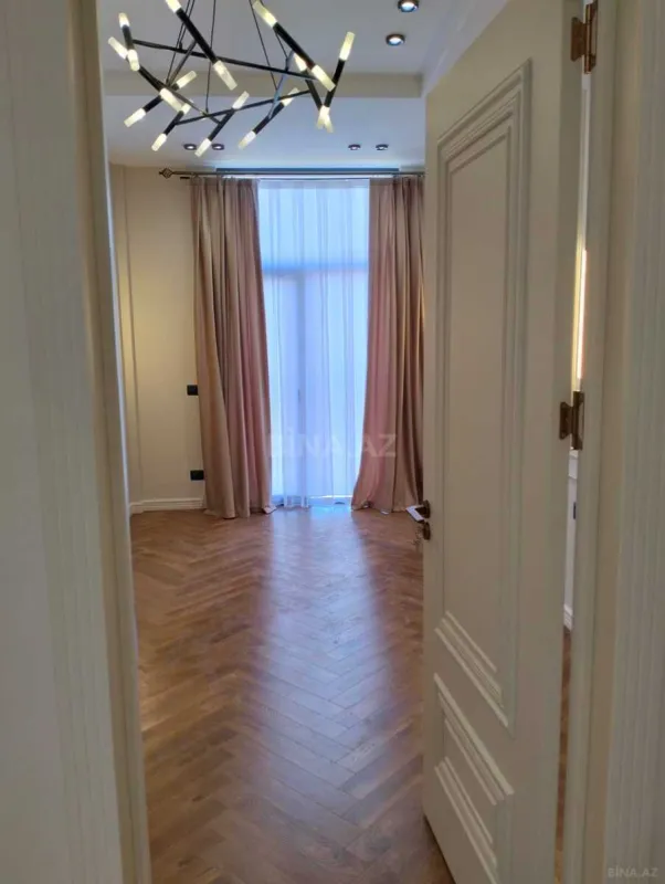 Satılır 3 otaqlı mənzil 132 m²