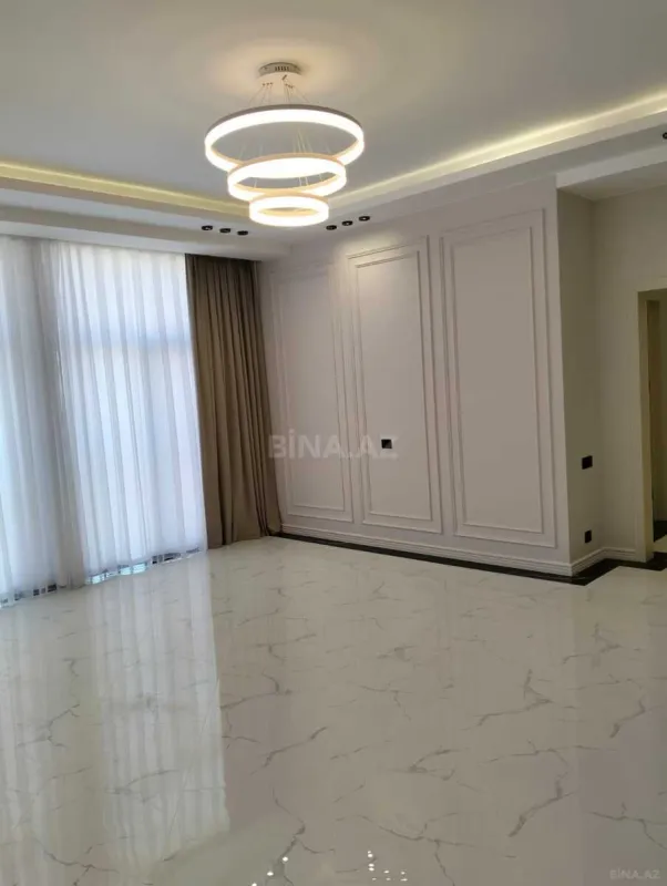 Satılır 3 otaqlı mənzil 132 m²