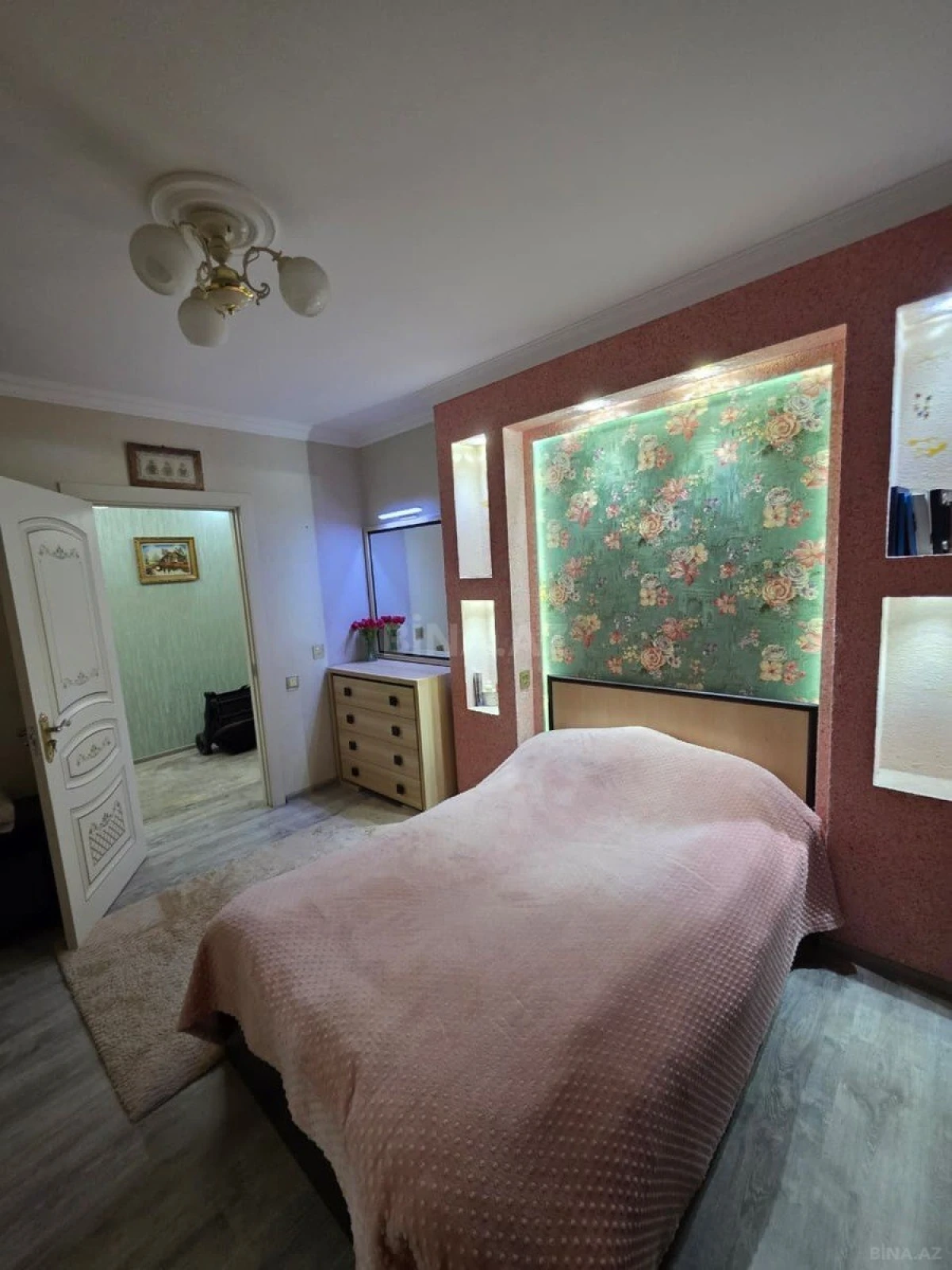 Satılır 5 otaqlı mənzil 108 m²