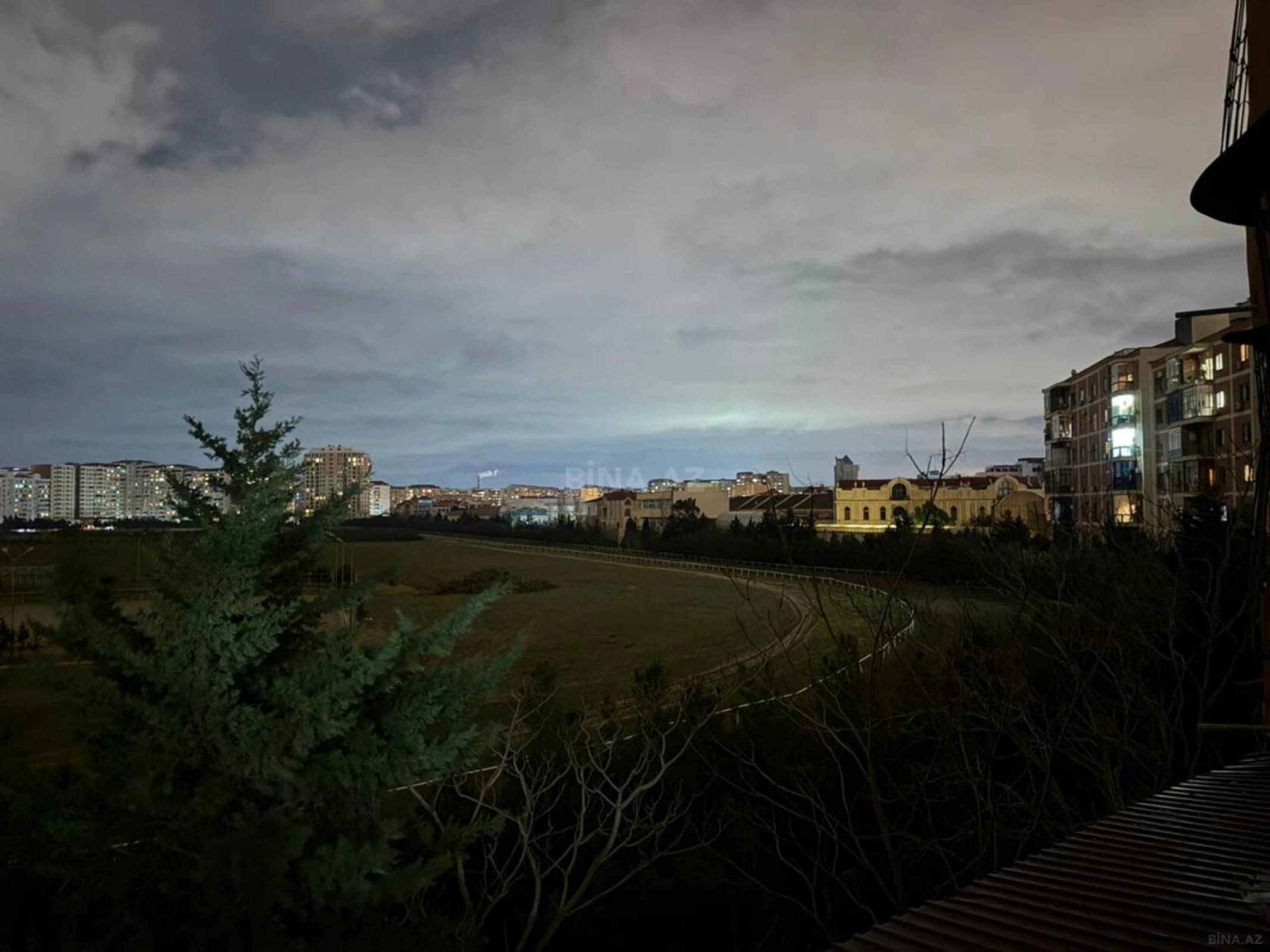 Satılır 4 otaqlı mənzil 173 m²