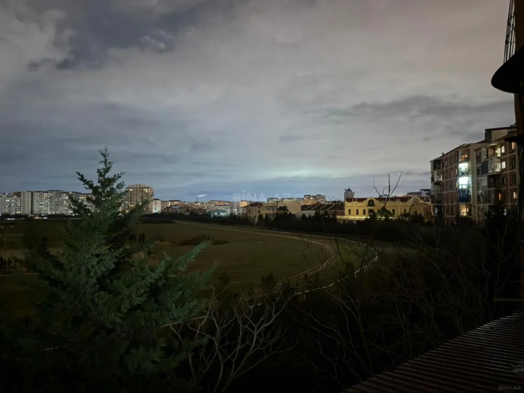 Satılır 4 otaqlı mənzil 173 m²