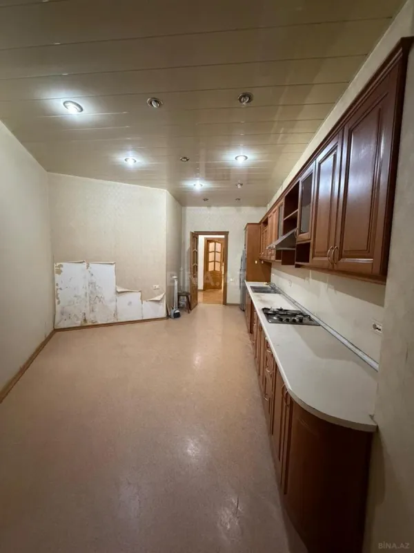 Satılır 4 otaqlı mənzil 173 m²