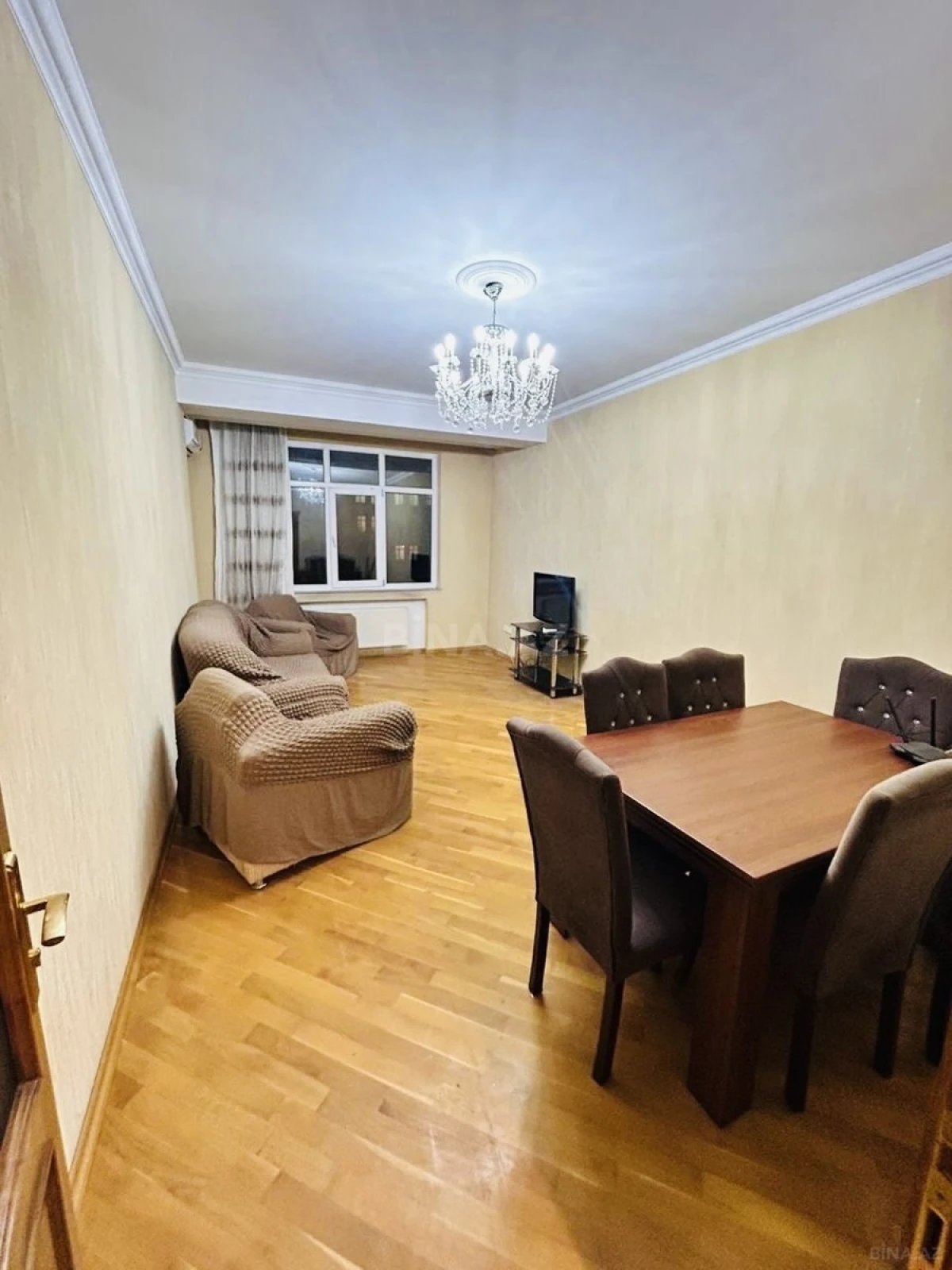 Kirayə verilir 2 otaqlı mənzil 88 m²