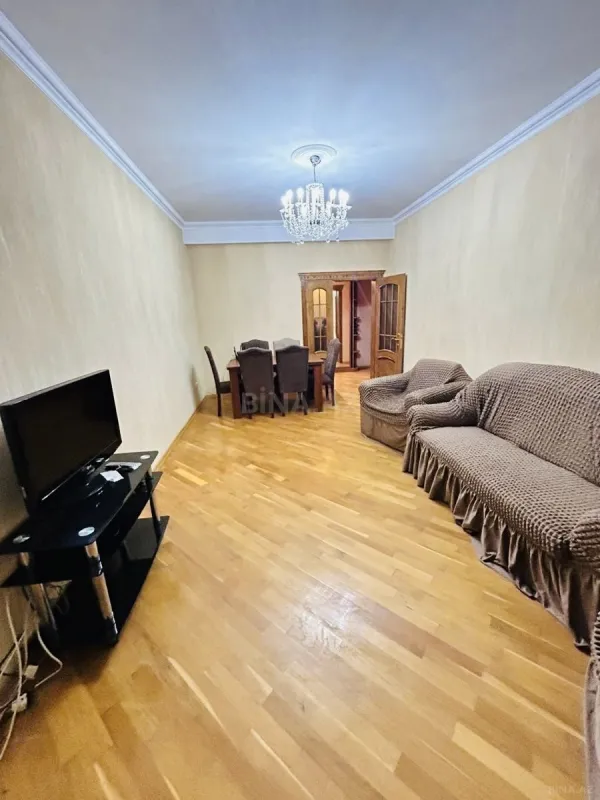 Kirayə verilir 2 otaqlı mənzil 88 m²