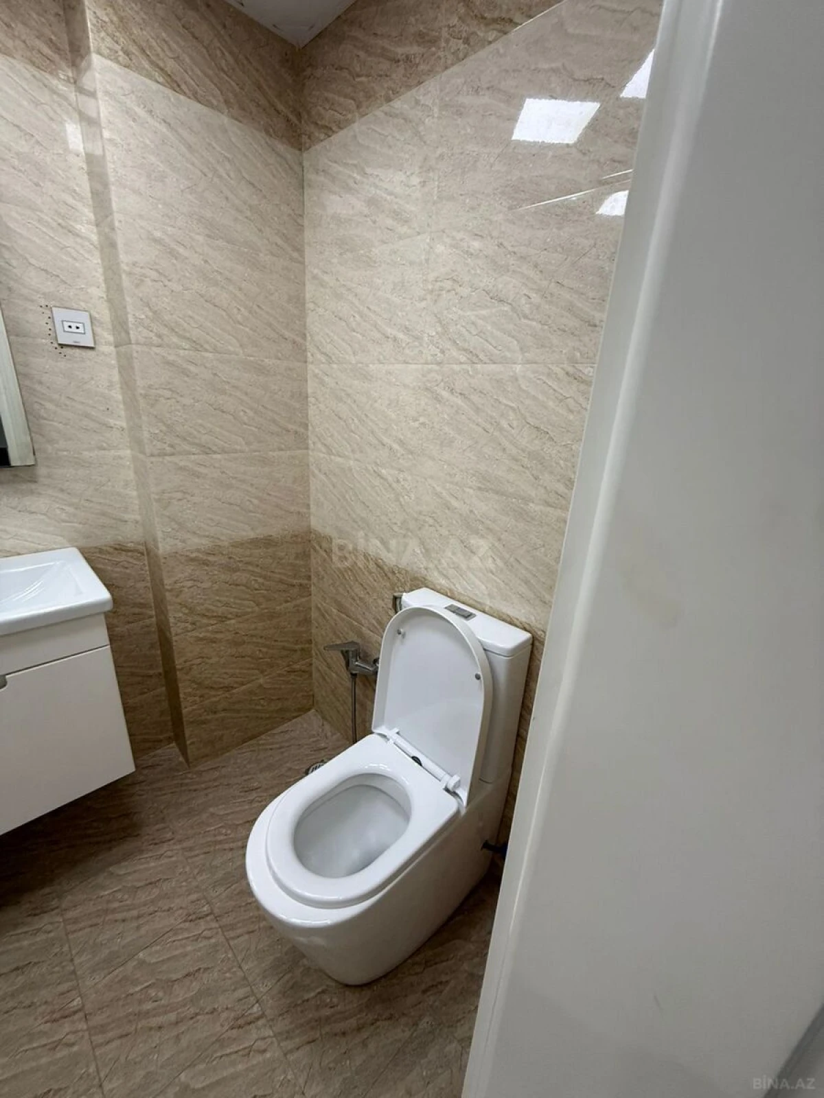 Kirayə verilir 2 otaqlı mənzil 92 m²