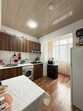 Satılır 1 otaqlı mənzil 45 m²