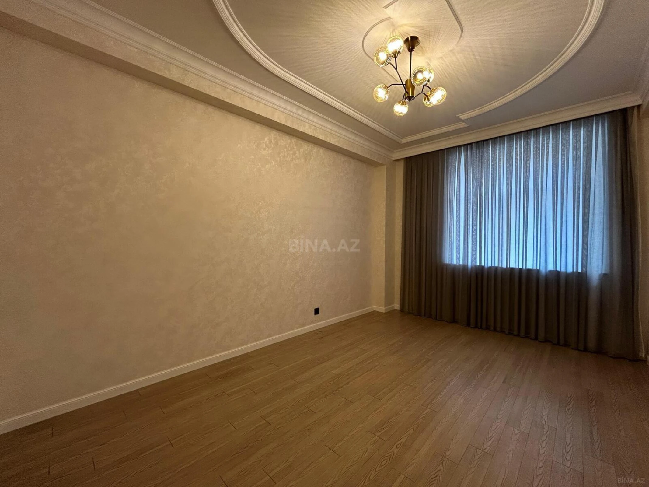 Satılır 3 otaqlı mənzil 120 m²