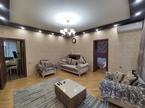 Kirayə verilir 2 otaqlı mənzil 65 m²