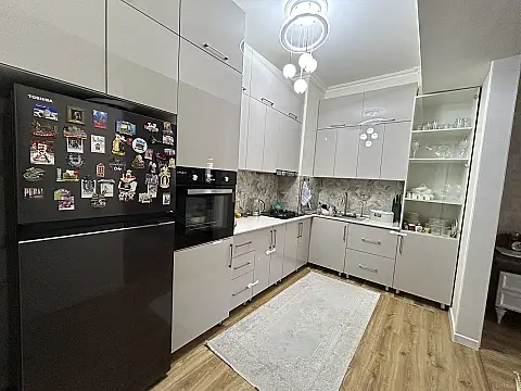 Satılır 3 otaqlı mənzil 98 m²