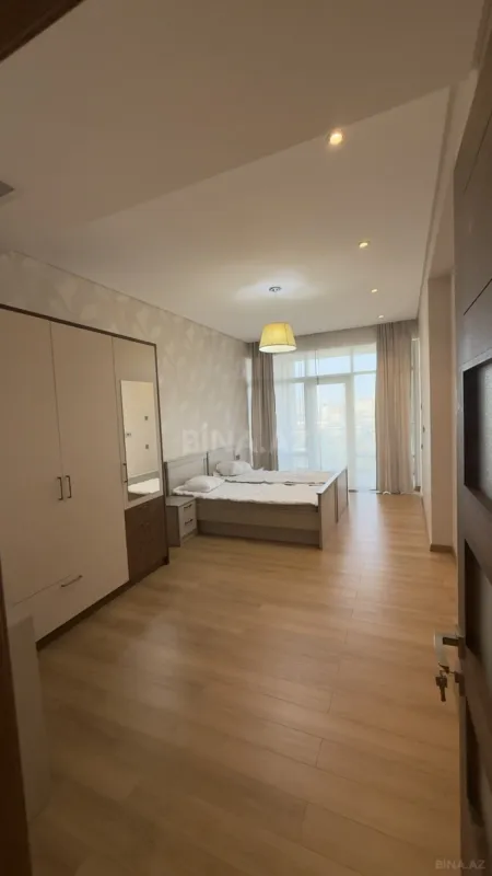 Kirayə verilir 4 otaqlı mənzil 201.2 m²
