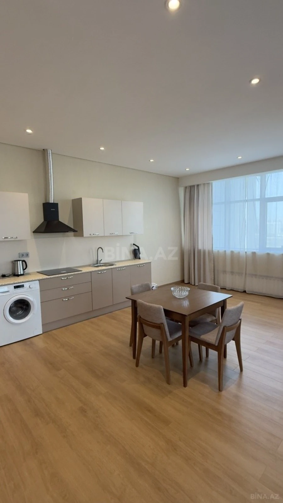 Kirayə verilir 4 otaqlı mənzil 201.2 m²