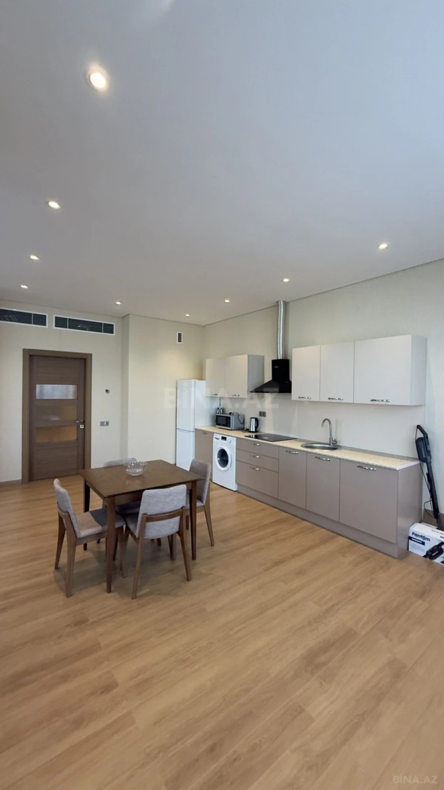 Kirayə verilir 4 otaqlı mənzil 201.2 m²