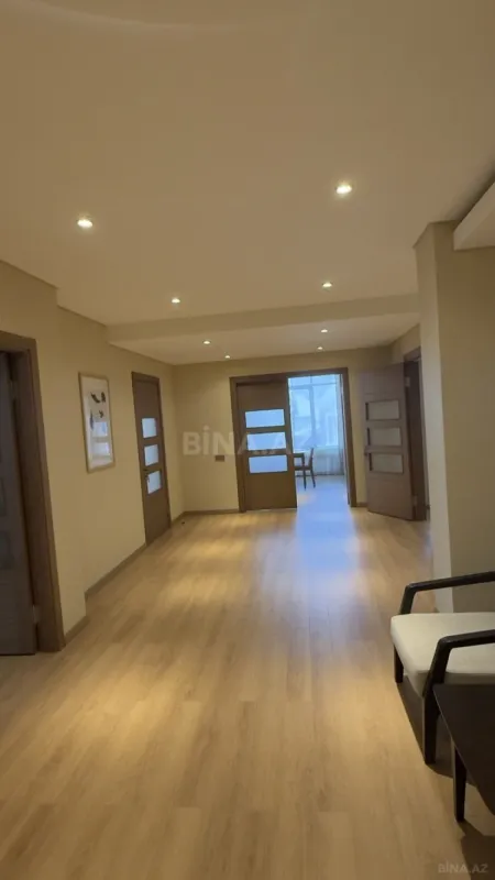 Kirayə verilir 4 otaqlı mənzil 201.2 m²