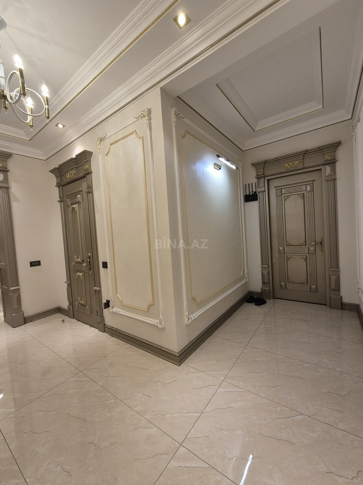 Satılır 3 otaqlı mənzil 156 m²
