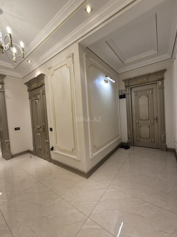 Satılır 3 otaqlı mənzil 156 m²