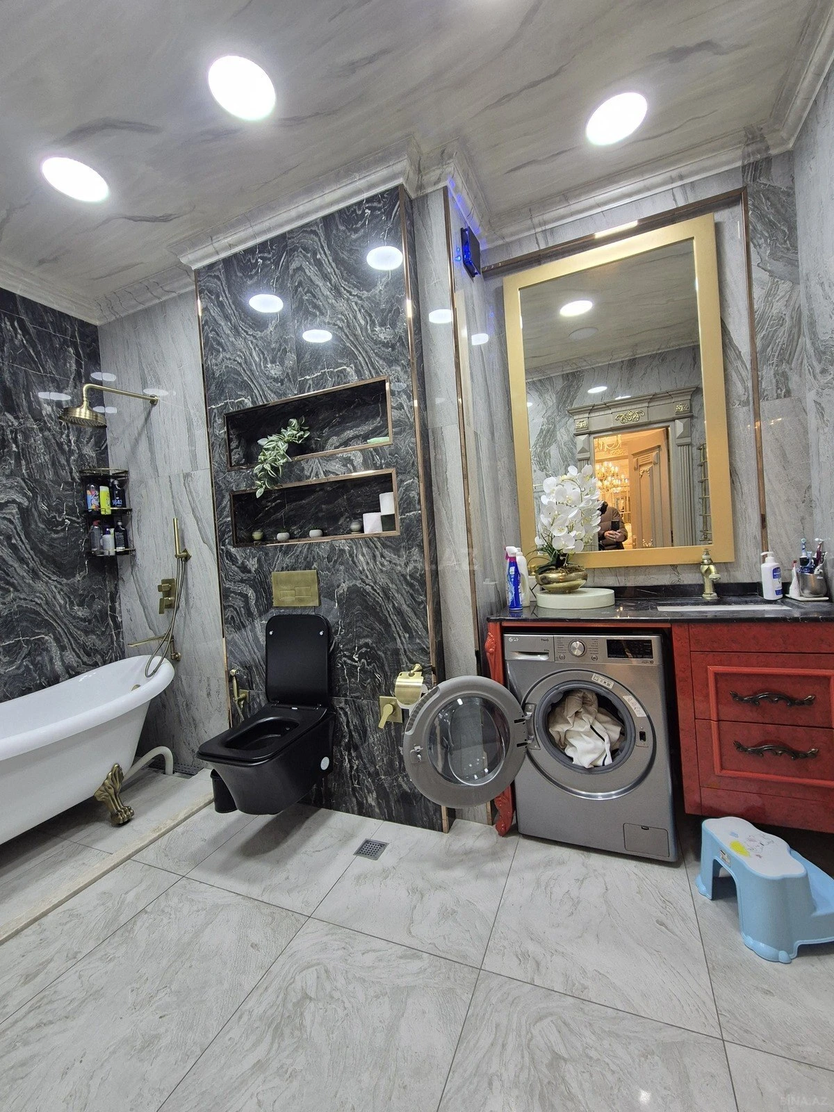 Satılır 3 otaqlı mənzil 156 m²