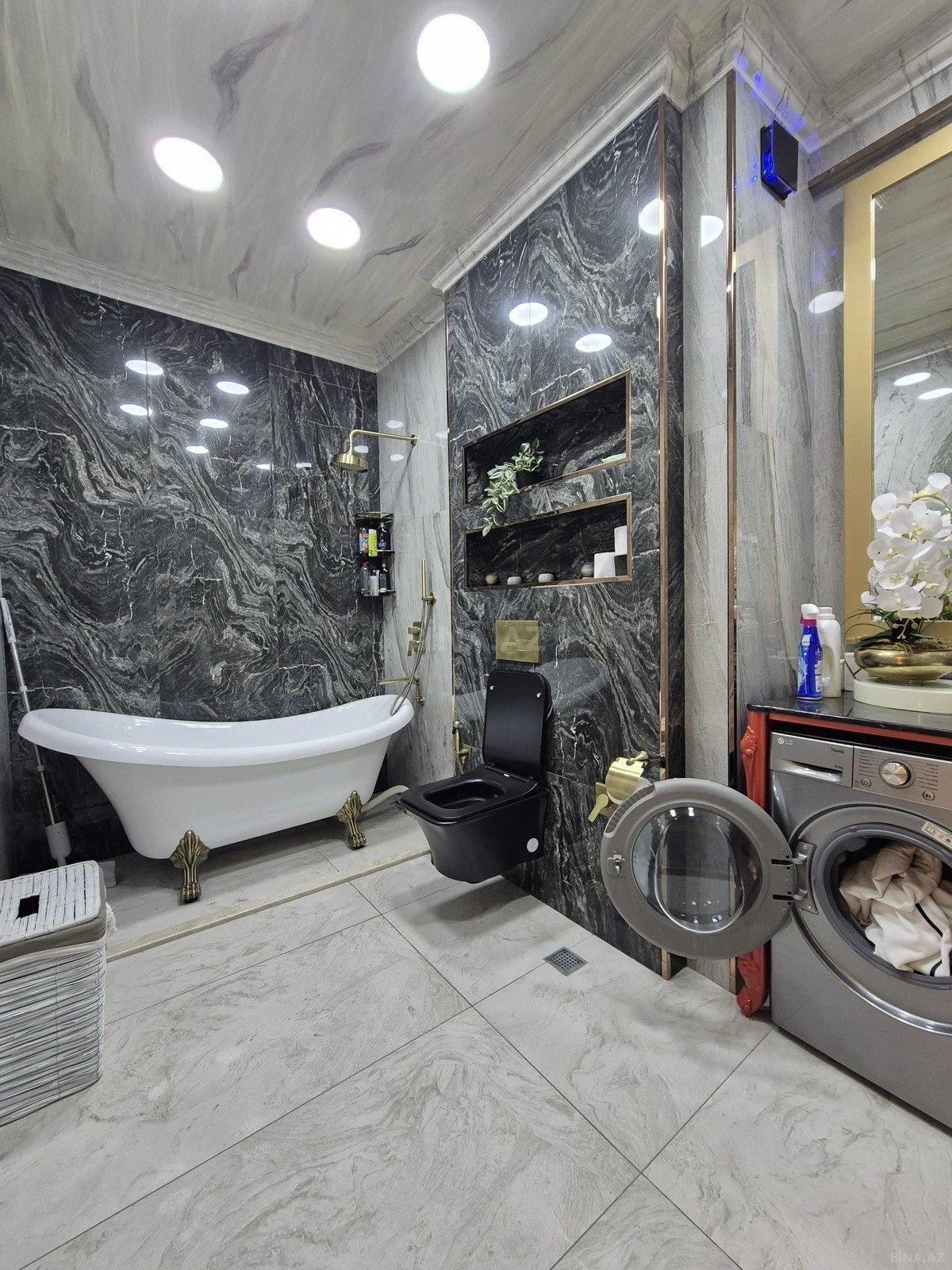 Satılır 3 otaqlı mənzil 156 m²