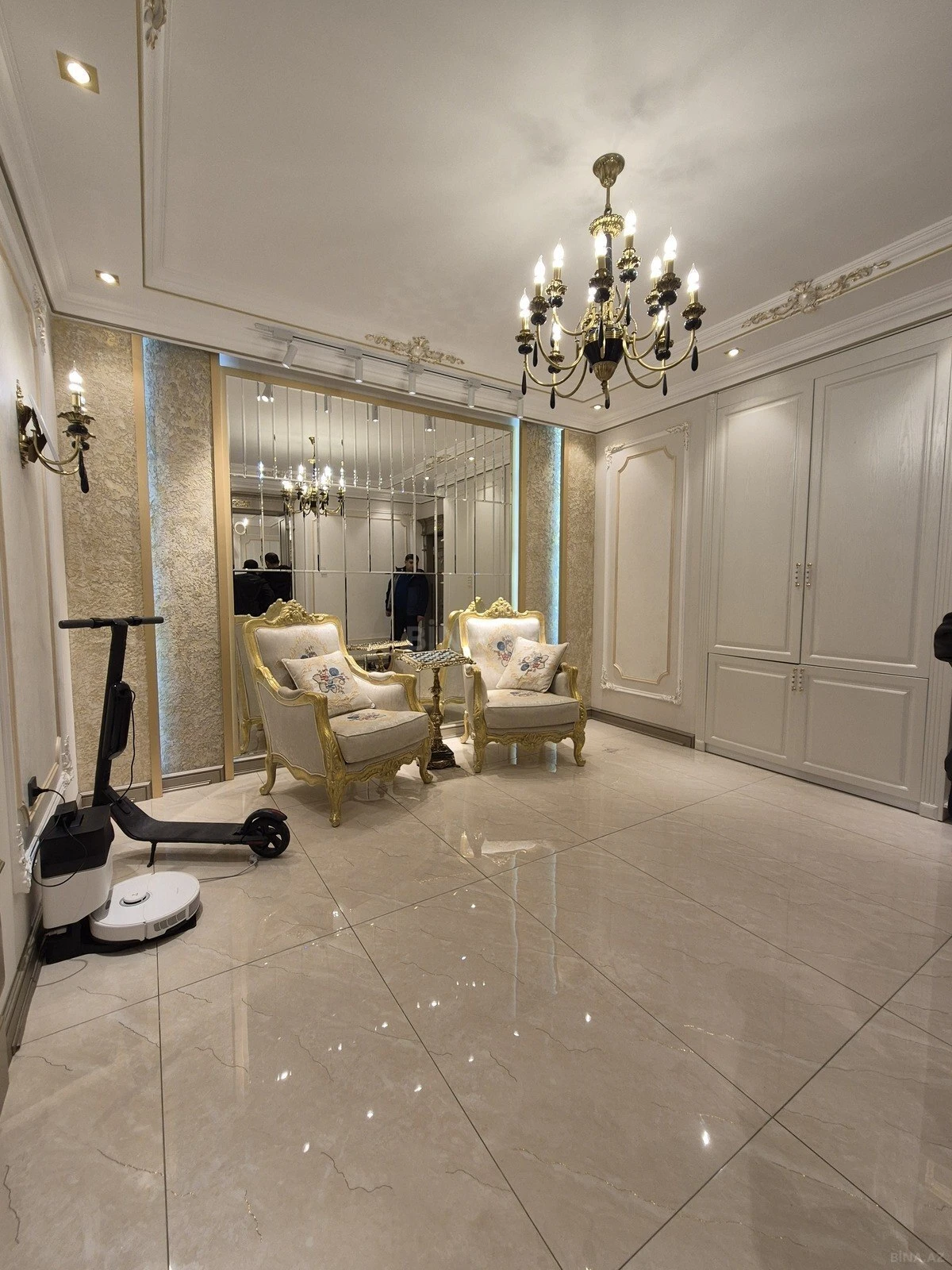 Satılır 3 otaqlı mənzil 156 m²