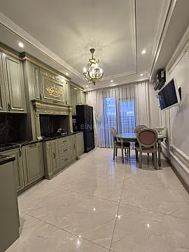 Satılır 3 otaqlı mənzil 156 m²