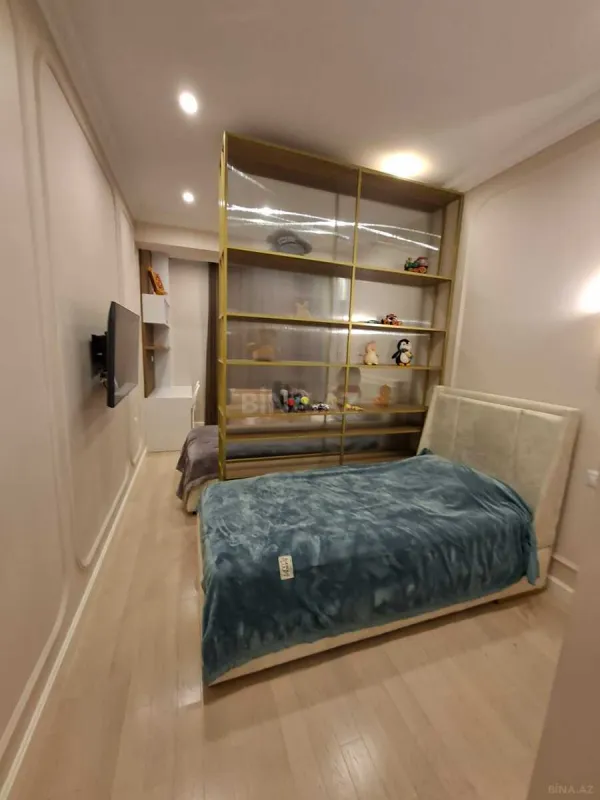 Satılır 3 otaqlı mənzil 137 m²