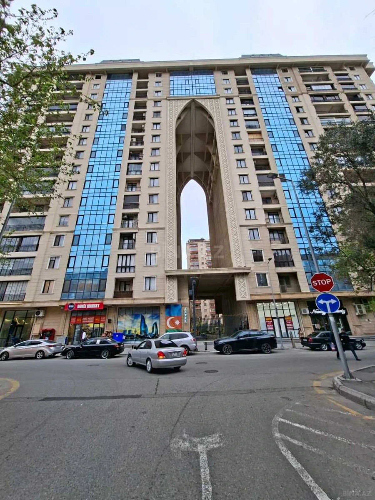 Satılır 3 otaqlı mənzil 137 m²