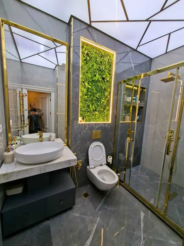 Satılır 3 otaqlı mənzil 137 m²