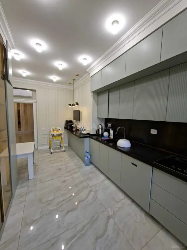 Satılır 3 otaqlı mənzil 137 m²