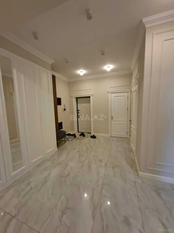 Satılır 3 otaqlı mənzil 137 m²
