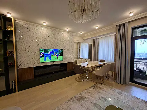 Satılır 3 otaqlı mənzil 137 m²