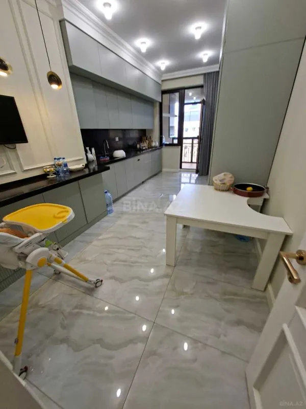 Satılır 3 otaqlı mənzil 137 m²