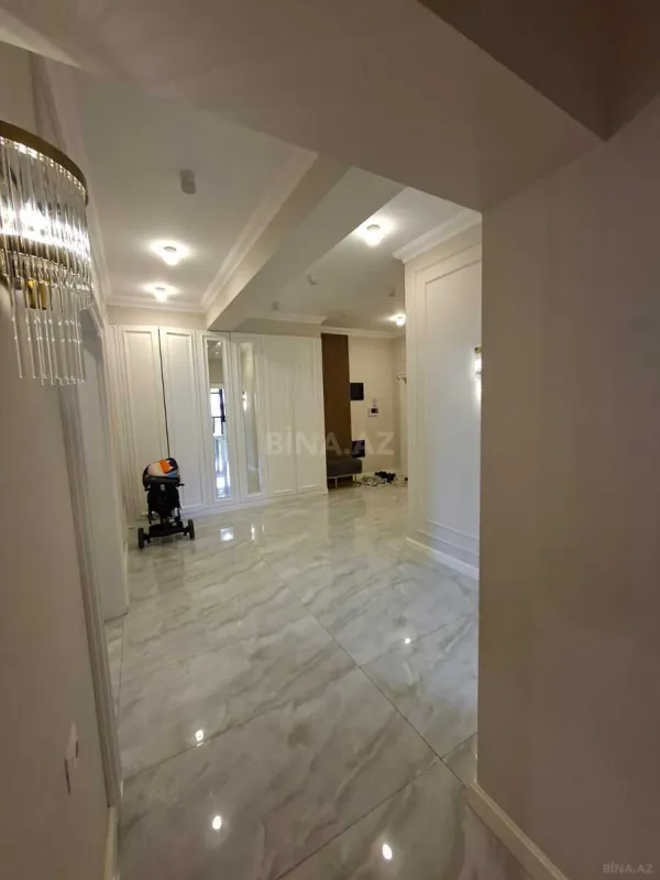 Satılır 3 otaqlı mənzil 137 m²