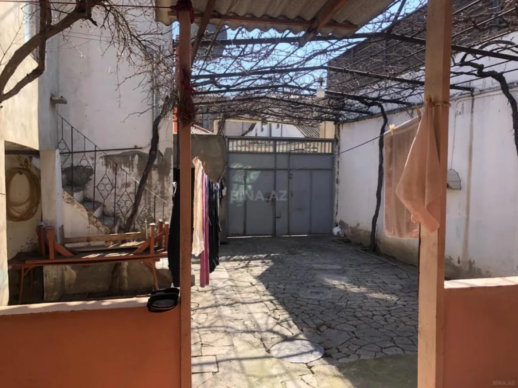 Satılır 7 otaqlı həyət evi 100 m²