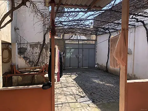 Satılır 7 otaqlı həyət evi 100 m²