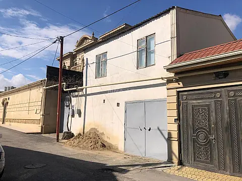 Satılır 7 otaqlı həyət evi 100 m²