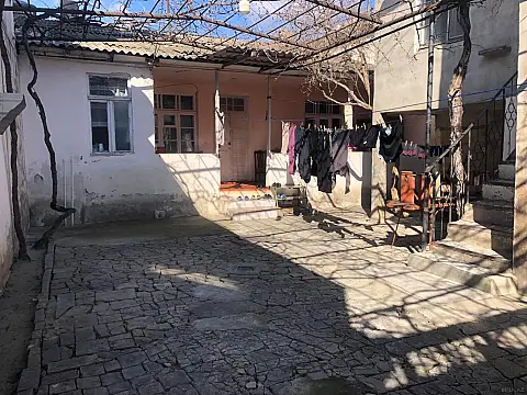 Satılır 7 otaqlı həyət evi 100 m²