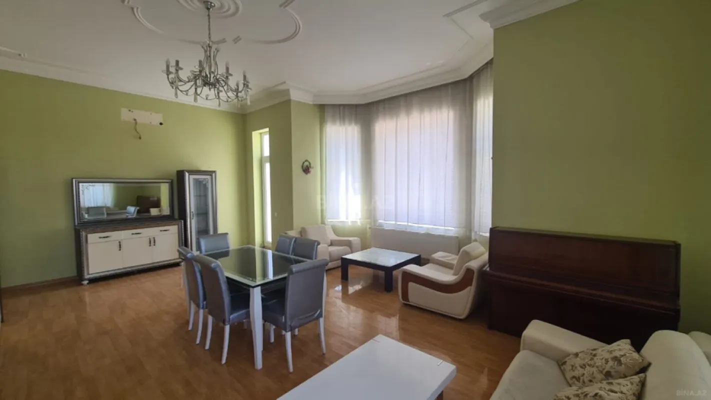 Kirayə verilir 7 otaqlı həyət evi 300 m²