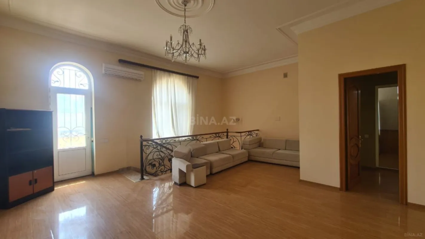 Kirayə verilir 7 otaqlı həyət evi 300 m²